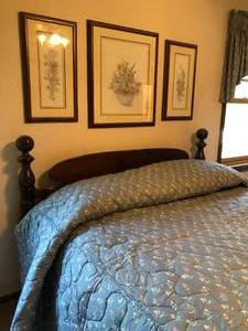 lot 66 image: Queen Wood Bed