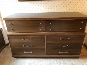 lot 51 image: Bassett Dresser and Mirror