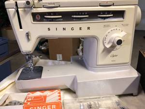 lot 89 image: Singer 534 Sewing Machine & Accessories
