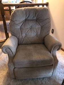 lot 7 image: Lot of 2 Recliners