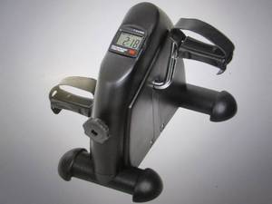 wakeman fitness mini pedal recumban...