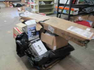 Pallot lot, table with bench and ch...
