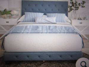 Accent furniture Chloe Platform bed...