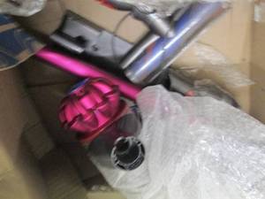 dyson v7 powers on  open box looks ...