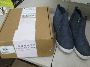 Journee Collection Blue-grey zip up...