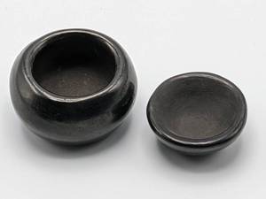 lot 123 image: Fantastic Native American Santa Clara Black Ware Small Pottery Bowls