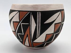 lot 127 image: Beautiful Native American Acoma Pottery Bowl, Signed C. H.