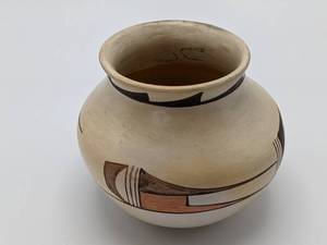 lot 129 image: Exquisite Dawn Navasie Signed Hopi Native American Poly Chrome Pottery Jar 5 Tall