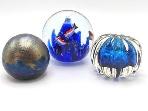 lot 428 image: (3) Group of Beautiful Art Glass Paperweights, Aquarium, Iridized, Sommerso