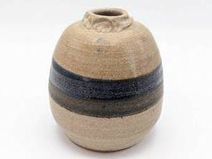lot 434 image: 1967 Mel Jacobson Signed Beehive Pottery Vase 6