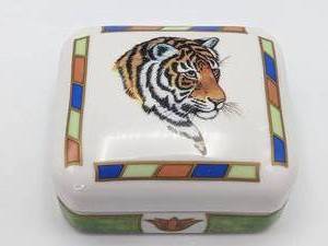 lot 217 image: Lynn Chase Tiger Raj Porcelain Trinket Box