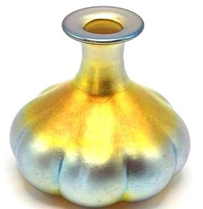 lot 224 image: Antique Stueben Aurene Iridescent Art Glass Cabinet Vase