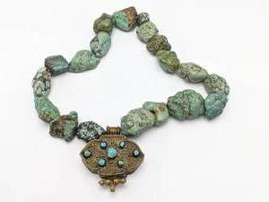lot 229 image: Mongolian Style Raw Turquoise Nugget Necklace