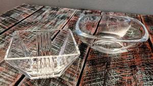 lot 422 image: (2) Tiffany Glass Candy Dish Duo
