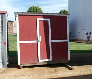 lot 2 image: 4x8 Spear dark house