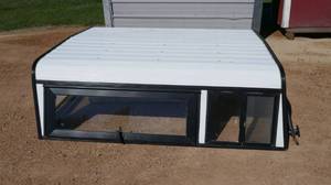 lot 3 image: Very nice Unicover fiberglass pickup topper, windows on all sides, none are cracked or broken, 72L x 68w x 23t, came off a Chevy