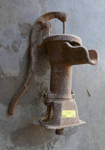 lot 17 image: vintage hand water pump