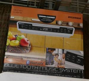 lot 21 image: New under-cabinet bluetooth music system with cd player and FM radio - new in box