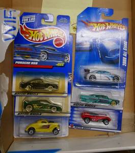 lot 44 image: 6 New in package Hot Wheels