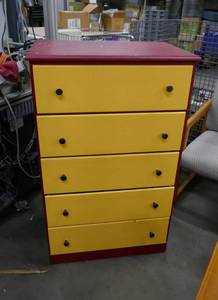 lot 49 image: Nice wood kids dresser, 5 drawers 16x26x42