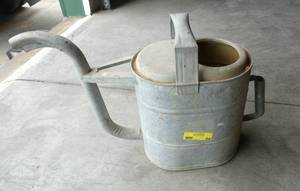 lot 64 image: Nice condition vintage watering can with big spout