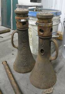 lot 122 image: 2 screw jacks