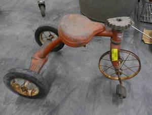 lot 136 image: vintage tricycle, needs handle