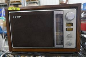 lot 162 image: Nice sony radio