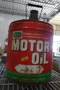 lot 166 image: nice old oil can