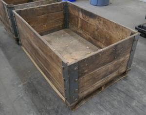 lot 174 image: large wooden crate