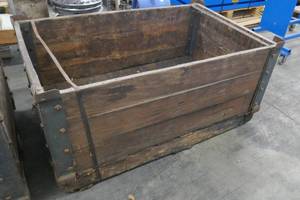 lot 175 image: large wooden crate