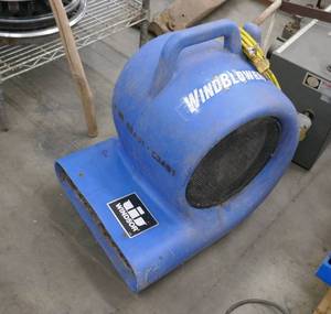 lot 176 image: Windblower floor dryer - works