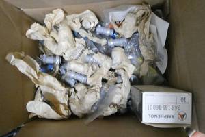 lot 178 image: Box full of amphenol connectors