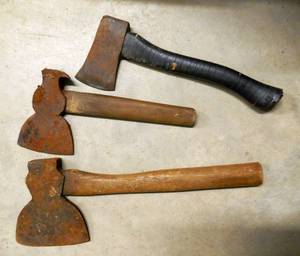 lot 180 image: 3 hatchets