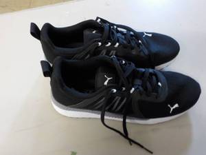 Mens Size 10 12 Puma shoes...