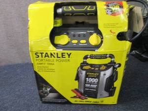 Stanley 500-Amp Jump Starter open b...