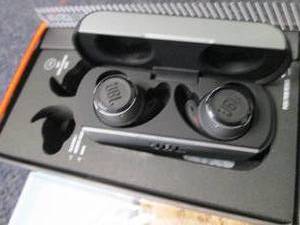 JBL ReflectFlow Wireless Earbuds op...