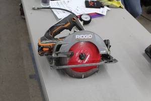 lot 409 image: Ridgid R8652 18V Cordless 7-14 Circular Saw  with Battery