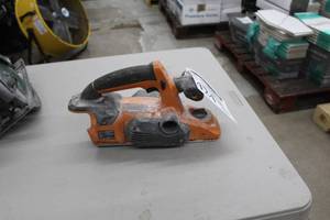 lot 424 image: Ridgid R888 1824V Cordless Sander
