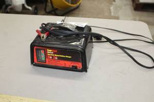 lot 430 image: EverStart WM-82-6 Dual-Rate Manual Battery Charger 6A2A for 6v and 12V Batteries 120-phase 1.3W