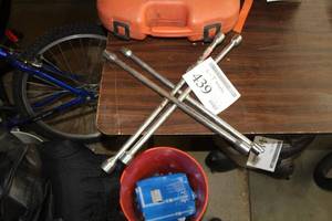 lot 439 image: Lot of (2) Tire Iron 4-way