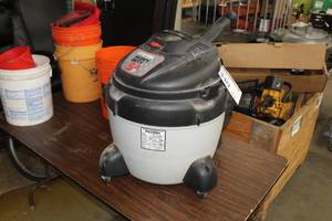 lot 440 image: Shop-Vac WetDry Utility Vac Heavy Duty
