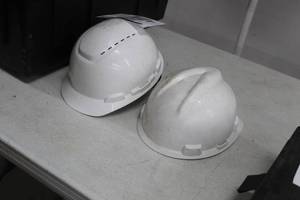 lot 471 image: Lot of (2) 3M Hard Hats