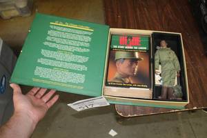 lot 517 image: G.I. Joe Action Figure (in original collectible box)