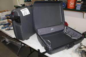 lot 473 image: Lot of (2) Samsonite Oyster Cases