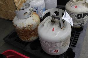 lot 495 image: Lot of (2) Propane Tanks