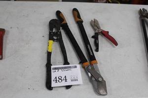 lot 484 image: Lot of (3) Yard Hand Tools  - Fiskars Bypass Lopper, Trimmer, Hand Pruner
