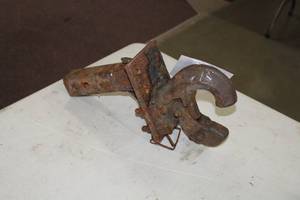lot 502 image: Pintle Hitch Assembly