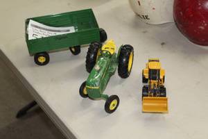 lot 510 image: John Deere Toys  with Tractor and Trailer, Payloader