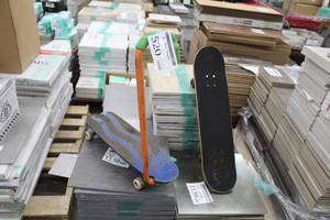 lot 520 image: Lot of (2) Skateboards